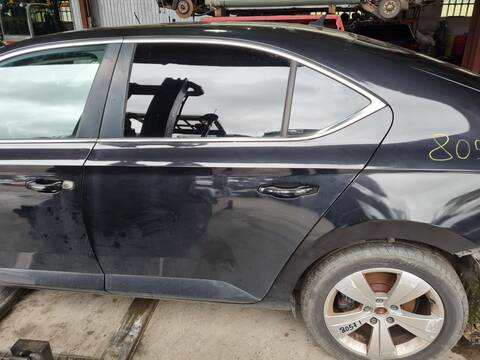 Foto 1ª: Puerta Trasera Izquierda Skoda Superb AMBITION 150CV 110KW [DFGA] (2018)