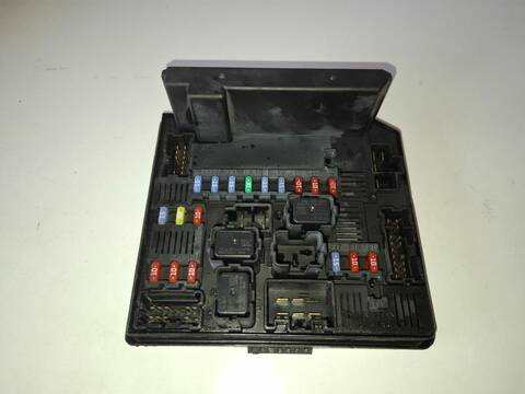 Caja Reles Fusibles Nissan Qashqai 360 1.6 DCI TD CAT 131CV