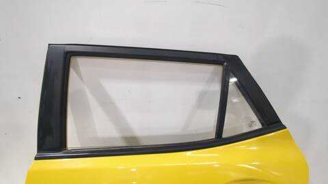 Foto 3ª: Puerta Trasera Izquierda Kia Stonic 1.0 T-GDI 101CV 74KW [G3LC,G3LE] (2023)