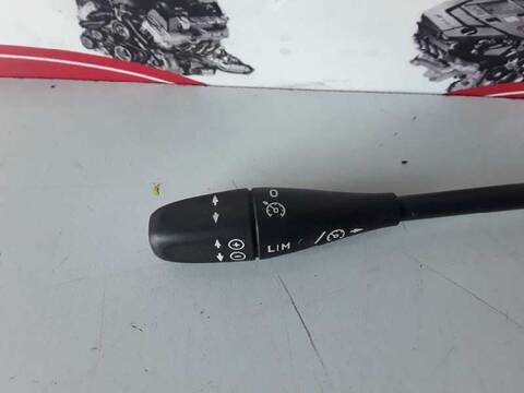 Foto 2ª: Mando Multifuncion Mercedes Clase C 160 C 220 CDI 203.706) AUT. 143CV (2000)