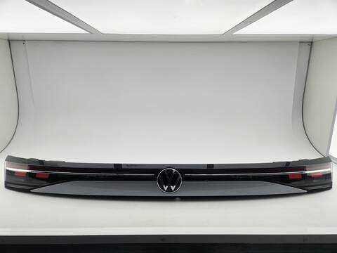 Foto 1ª: Piloto Trasero Central Volkswagen Passat R-LINE 4 MOTION 193CV [DXNB] (2024)