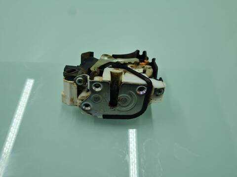 Cerradura Puerta Delantera Derecha Mitsubishi L200 2.5 DI-D CAT 136CV 100KW