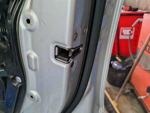 Foto 1ª: Cerradura Puerta Delantera Derecha Mercedes Clase A 140 A 200 CDI - D 176.008) 136CV 100KW [OM 651.930] (2014)
