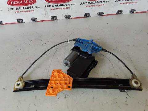 Foto 3ª: Elevalunas Manual Trasero Derecho Audi A4 1.9 TDI 96 KW QUATTRO 131CV (2001)