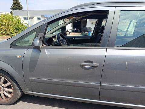 Foto 1ª: Puerta Delantera Izquierda Opel Zafira Z19DT (2006)