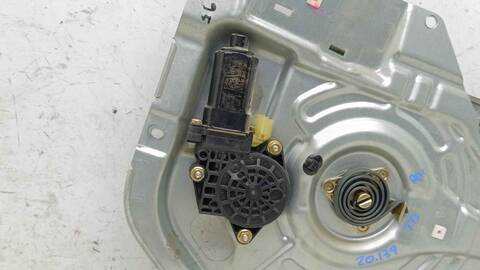 Foto 2ª: Elevalunas Manual Trasero Derecho Hyundai Tucson 2.0 A LAS 4 RUEDAS 141CV 104KW [D4EA] (2006)