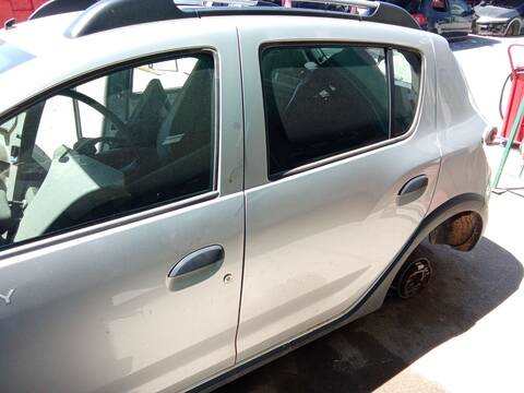 Foto 2ª: Puerta Trasera Izquierda Dacia Sandero TCE 90 B8M1 B8MA) 90CV 66KW [H4B 400,H4B 412,H4B 411,H4B 410,H4B 408] (2015)