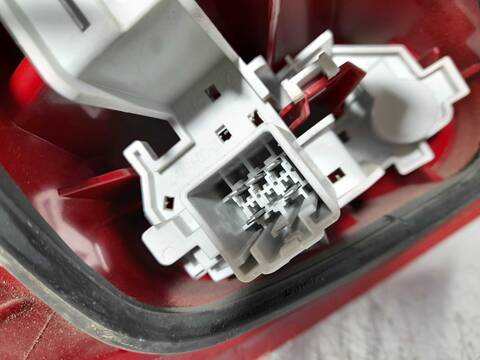 Foto 3ª: Piloto Trasero Derecho Ford Fiesta AMBIENTE 82CV 60KW [SNJB] (2010)