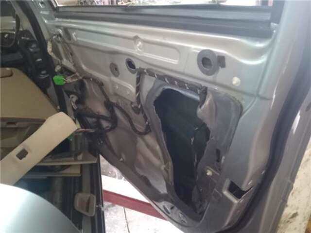 Foto 3ª: Puerta Delantera Derecha Volvo XC 90 2.4 D5 (7 ASIENTOS) [2.4 LTR. - 120 KW DIESEL CAT] [D 5244 T]