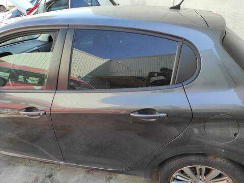Puerta Trasera Izquierda Peugeot 208 YH01