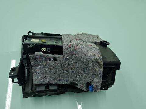 Foto 3ª: Guantera Mercedes Clase A 140 A 200 CDI BLUEEFFICIENCY 176.001) 136CV 100KW [651901] (2012)