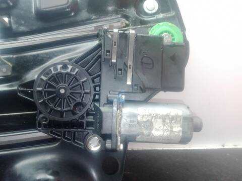 Foto 3ª: Elevalunas Manual Trasero Derecho Audi A4 2.5 TDI 163CV 120KW [BDG] (2004)