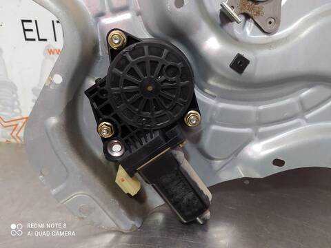 Foto 2ª: Elevalunas Manual Trasero Izquierdo Hyundai Elantra 1.6 GLS 4-PTAS.) 107CV 79KW [G4ED] (2001)