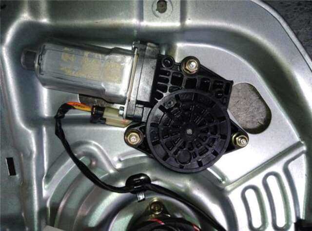 Foto 3ª: Elevalunas Eléctrico Trasero Izquierdo Hyundai Tucson 2.0 CRDI [D4EA]