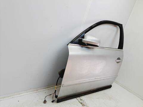 Foto 4ª: Puerta Delantera Izquierda Volkswagen Passat COMFORTLINE BERLINA 101CV 74KW [AVB] (2001)