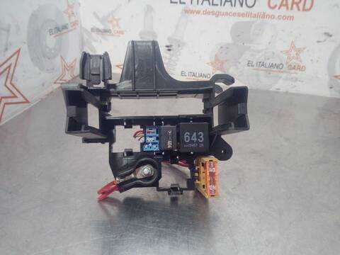 Foto 2ª: Caja Reles Fusibles Audi A5 2.0 TDI 105KW) 143CV [CAGA] (2010)