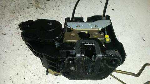 Foto 2ª: Cerradura Puerta Delantera Derecha Hyundai Trajet 2.0 16V CAT 136CV 100KW [G4JP] (2002)