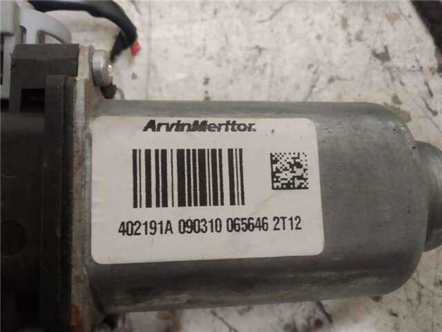 Foto 3ª: Elevalunas Eléctrico Trasero Izquierdo Nissan Qashqai 2.0 TEKNA [2.0 LTR. - 104 KW 16V CAT]