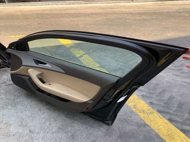 Foto 2ª: Puerta Delantera Derecha Audi A6 2.8I V6 204CV AVANT BERLINA 0CV [CHVA] (2011)