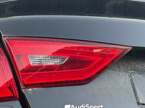 Piloto Portón Izquierdo Audi A3 CRB