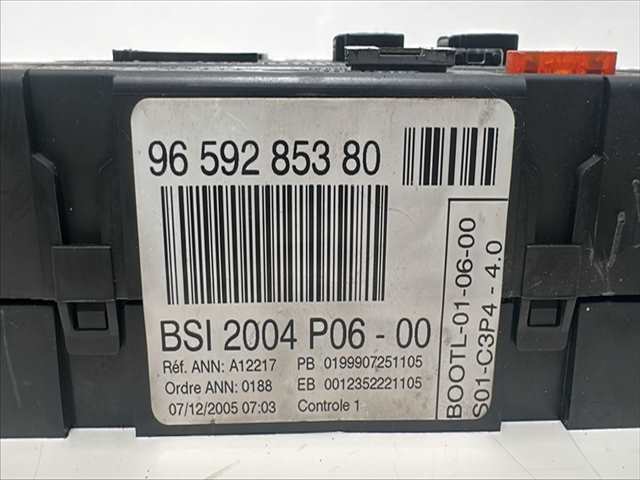 Foto 2ª: Caja Reles Fusibles Citroen C2 1.4 GASOLINA [G-KFV] (2006)