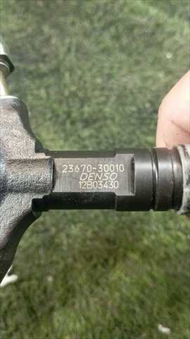 Foto 2ª: Inyectores Toyota Land Cruiser 3.0 D 5P KDJ95 VX [1KD-FTV] (1997)