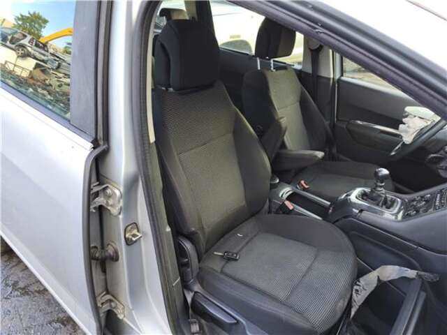 Asiento Delantero Derecho Peugeot 5008 1.6 PREMIUM [1.6 LTR. - 82 KW HDI FAP]