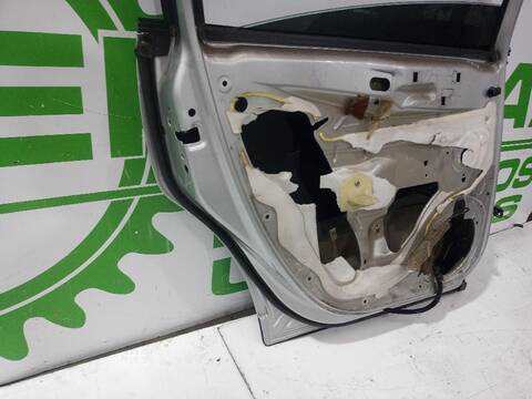 Foto 2ª: Puerta Trasera Izquierda Citroen C4 1.6 16V HDI 90CV [9HXDV6ATED4] (2004)