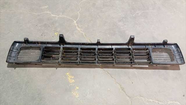 Foto 2ª: Rejilla Delantera Nissan Patrol 3.3 D SD33 ML-6 (1989)