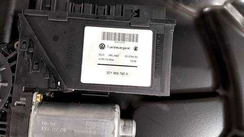 Foto 3ª: Elevalunas Eléctrico Delantero Derecho Volkswagen Touareg TDI R5 174CV (2002)