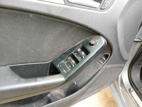 Foto 1ª: Botonera Elevalunas Audi A4 2.7 TDI 190CV 140KW [CAMA,CGKA] (2011)