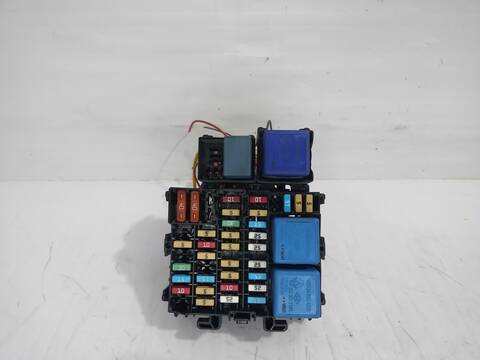 Foto 2ª: Caja Reles Fusibles Renault Trafic L1H1 2 7T 95CV 70KW FURGON [R9M413] (2019)