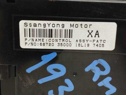 Foto 3ª: Mando Climatizador Ssangyong Tivoli CRYSTAL 4X2 116CV 85KW [673910] (2017)