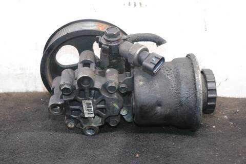 Foto 2ª: Bomba de Direccion Toyota Corolla 2.2 D-4D SOL 136CV 100KW (2005)