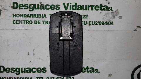 Foto 3ª: Botonera Elevalunas Opel Corsa 1.3 16V CDTI CAT Z 13 DTH - L4I) 90CV 66KW [Z13DTH] (2009)