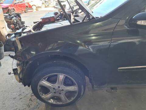 Foto 1ª: Aleta Delantera Izquierda Mercedes Clase ML 320 3.0 CDI W164) 224CV 165KW 164.122) [OM642940] (2005)