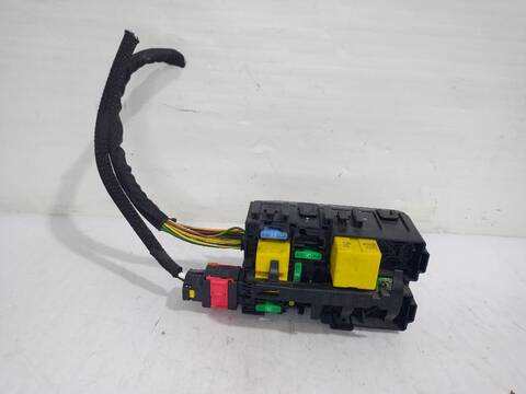 Foto 2ª: Caja Reles Fusibles Peugeot 308 ACTIVE 110CV [HNZ / HNP] (2013)