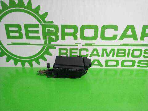 Foto 3ª: Caja Reles Fusibles Opel Zafira 1.9 CDTI CAT Z 19 DTL) 101CV [D/ Z19DT] (2005)