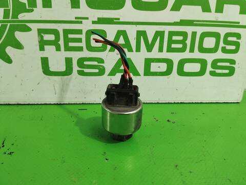 Foto 2ª: Caja Reles Fusibles Volkswagen Golf 1.9 DIESEL BERLINA 64CV 47KW [AEY] (1996)