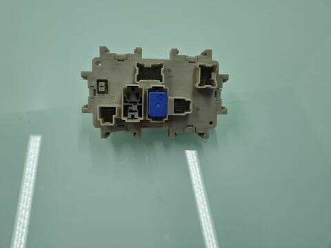 Foto 3ª: Caja Reles Fusibles Nissan Navara 2.5 DCI DIESEL CAT 171CV 126KW [YD25] (1950)