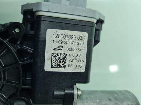 Foto 4ª: Elevalunas Eléctrico Delantero Izquierdo Renault Captur DYNAMIQUE 90CV 66KW [K9K608] (2014)