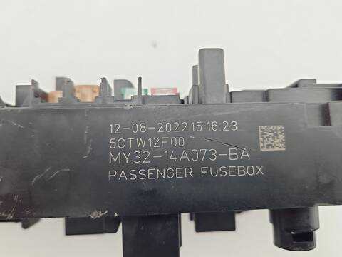 Foto 4ª: Caja Reles Fusibles Land Rover Defender D250 MHEV 4X4 249CV 183KW [DT306] (2022)