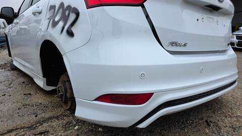 Foto 3ª: Paragolpes Trasero Ford Focus ST-LINE R B 125CV 92KW (2014)