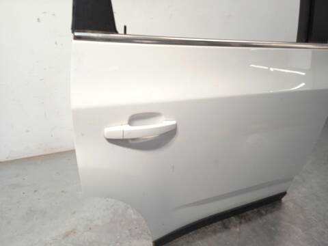 Foto 2ª: Puerta Trasera Derecha Chevrolet Orlando 2.0 D 163CV 120KW [Z20D1] (2012)