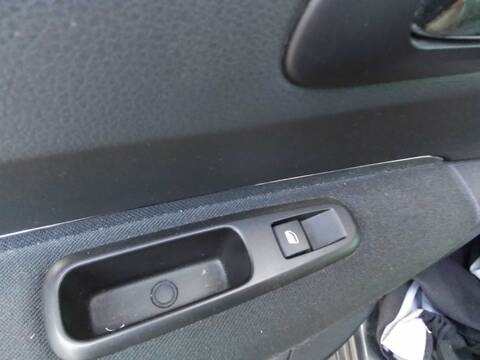 Foto 2ª: Botonera Elevalunas Peugeot 3008 1.6 HDI FAP 114CV 84KW [9H05] (2013)