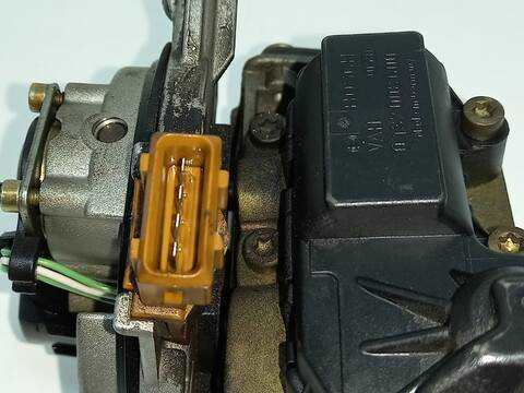 Foto 3ª: Inyectores Renault 19 1.4 G 60CV 44KW BERLINA CON PORTON B-C53) E7J (1996)