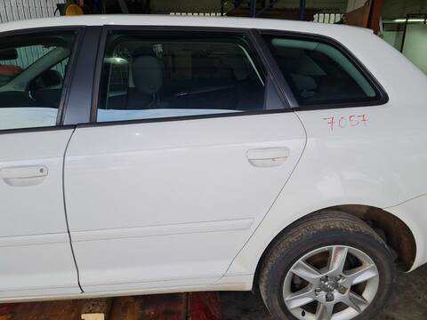 Foto 1ª: Puerta Trasera Izquierda Audi A3 1.6 TDI AMBIENTE 105CV 77KW [CAYC] (2010)