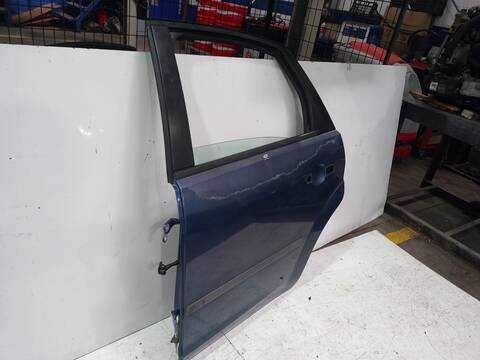 Foto 2ª: Puerta Trasera Izquierda Ford Focus TREND BERLINA 101CV 74KW [HWDA] (2006)