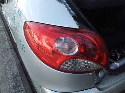 Foto 2ª: Piloto Trasero Izquierdo Peugeot 206 1.4 HDI 68CV 50KW [8HR] (2012)