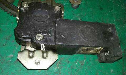 Foto 2ª: Elevalunas Eléctrico Delantero Izquierdo Peugeot 205 BERLINA 116CV 85KW (1983)